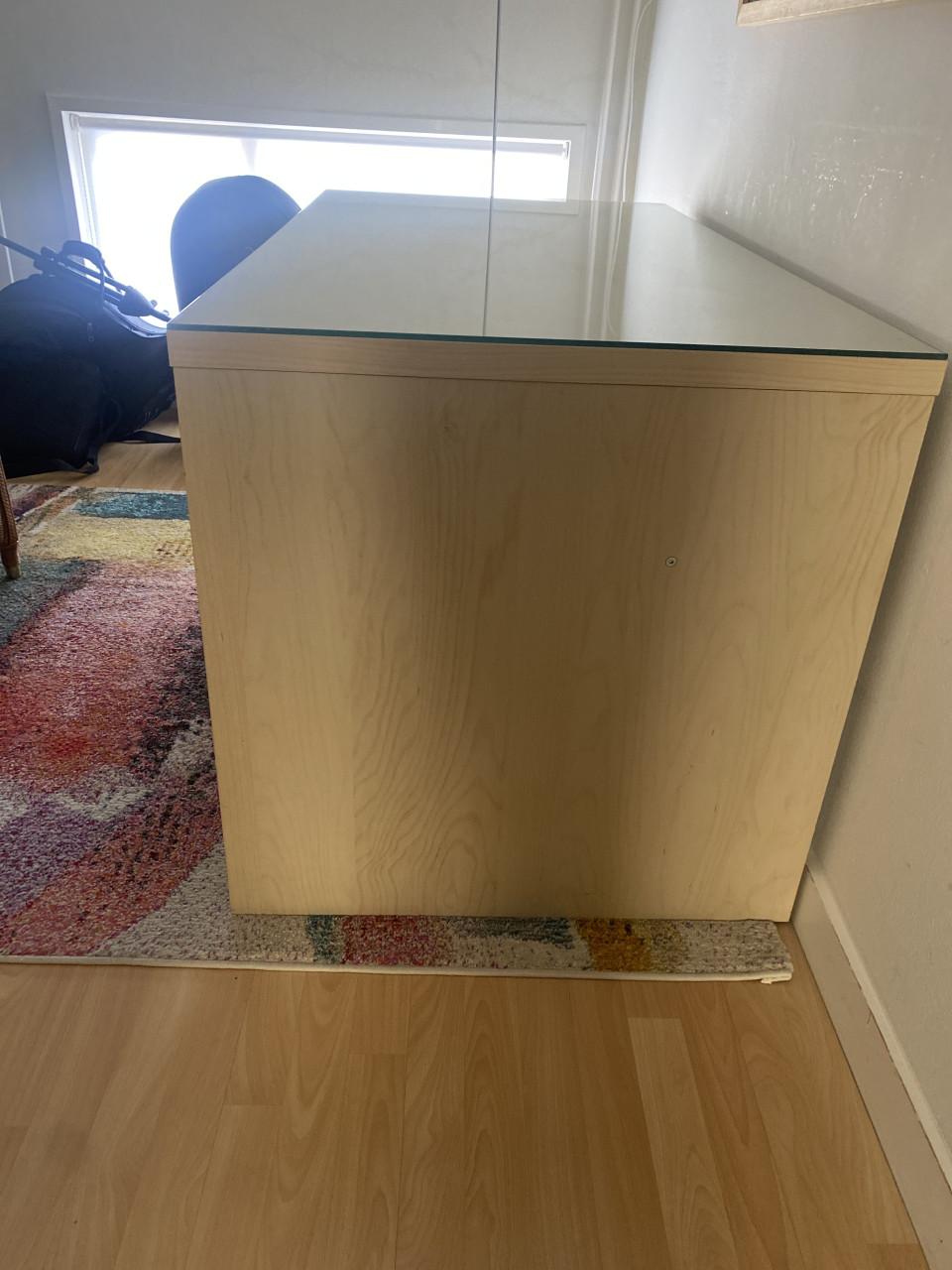 Bureautafel met glazen plaat(IKEA)