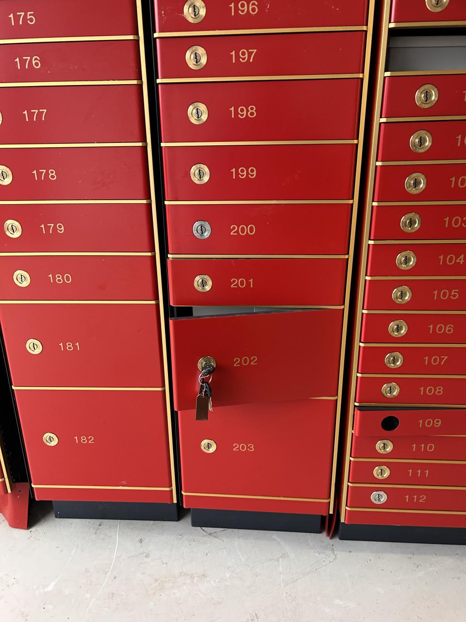 Bankkluis ijzerkasten vintage industriaal 9 stuks totaal