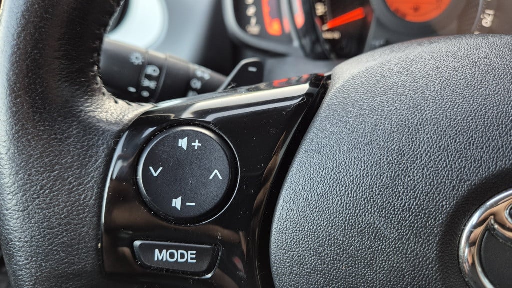 Toyota Aygo 1.0 vvt-i x-cite*automaat*airco*camera*apple-carplay*android*