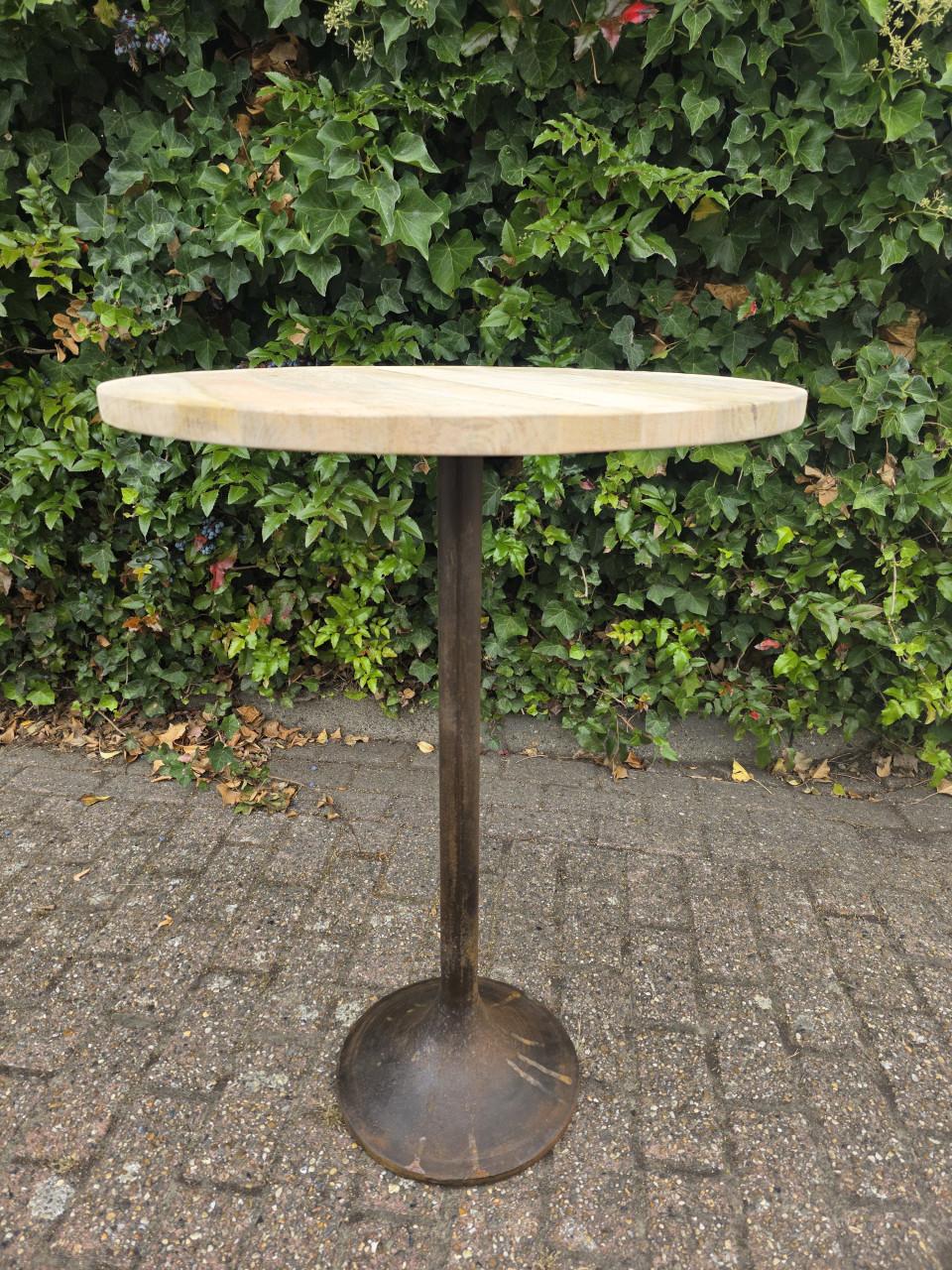 Bar statafel van Mango hout met gietijzeren onderstel NIEUW