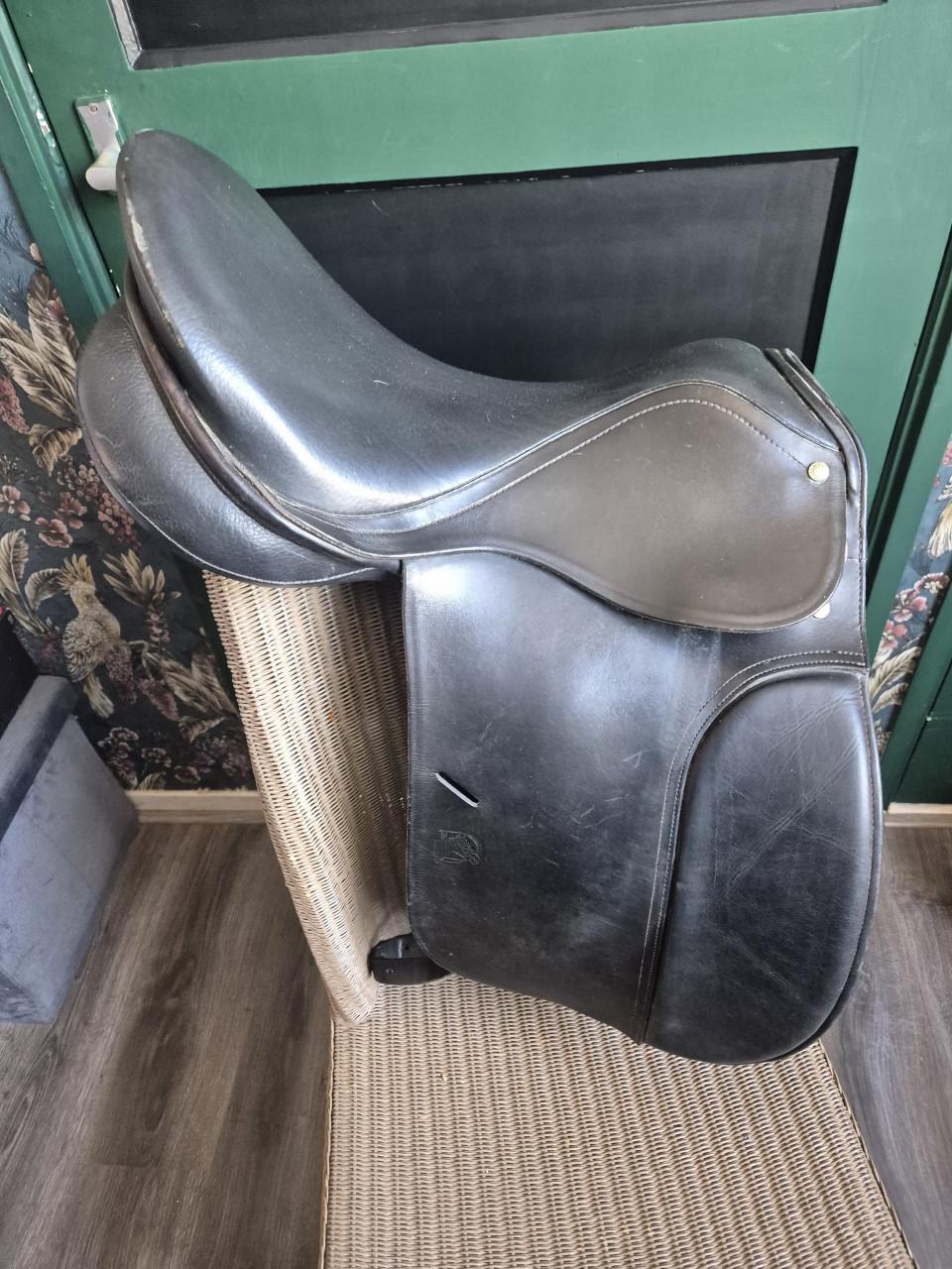Dressuurzadel  daaleman 18 inch