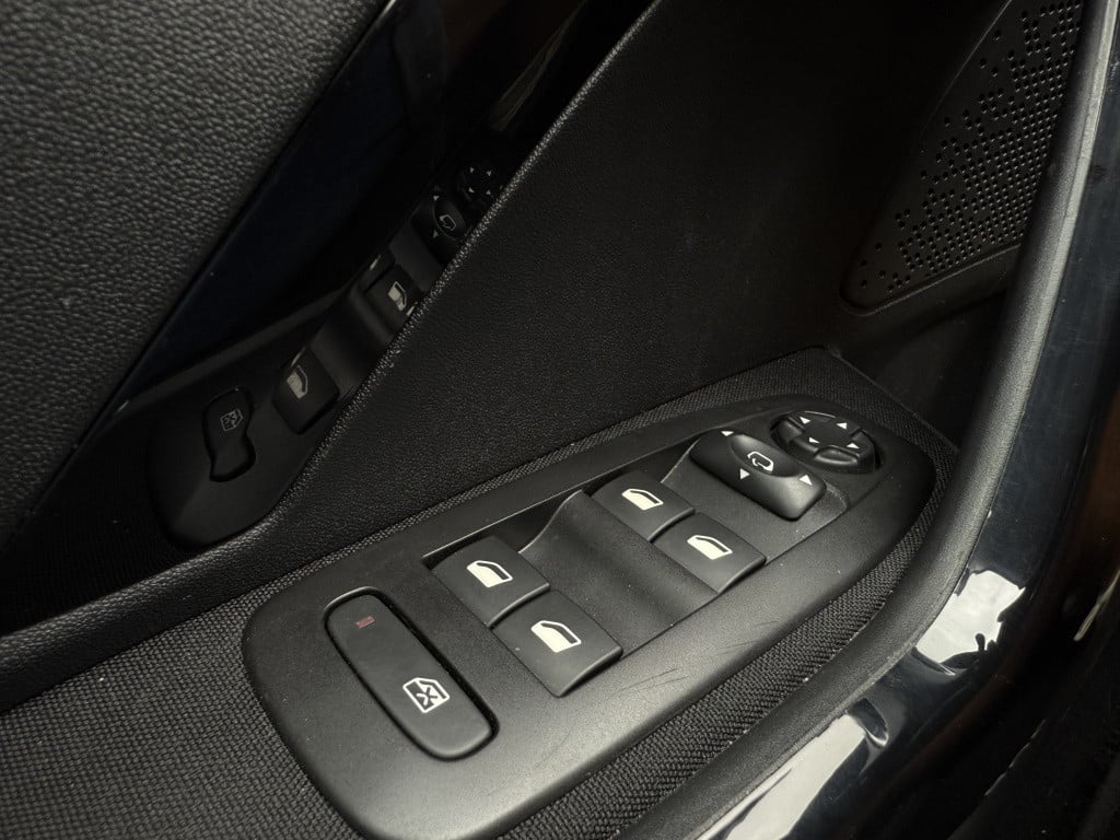 Peugeot 208 1.2 turbo // allure // carlay // android auto // automaat //