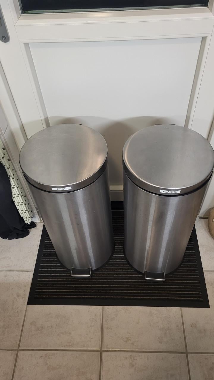 Gratis pedaalemmers afvalbakken