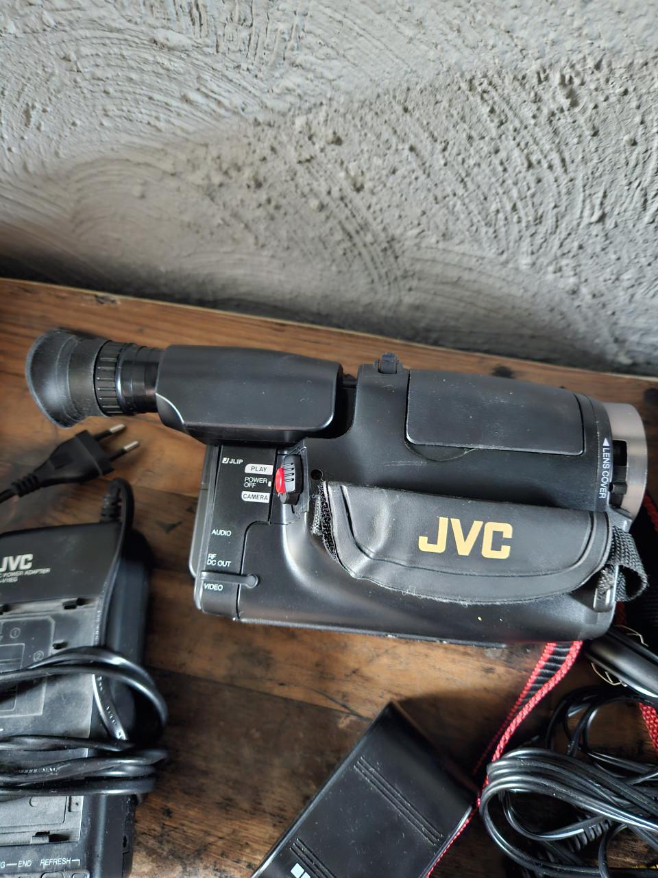 JVC Compact VHS c Videocamera GR-AX660EG met accessoires