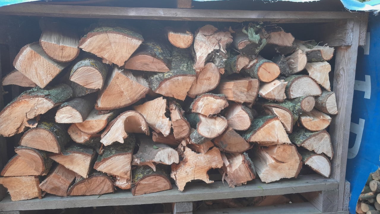 Partij middelhard hout.