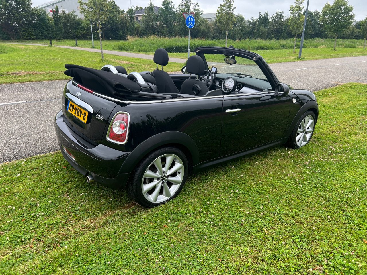 Prachtige Mini One Cabriolet uit 2012 met slechts 114.000 km