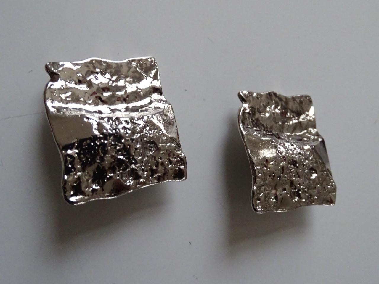 Vintage clip-on Oorbellen gehamerd metaal Brutalisme