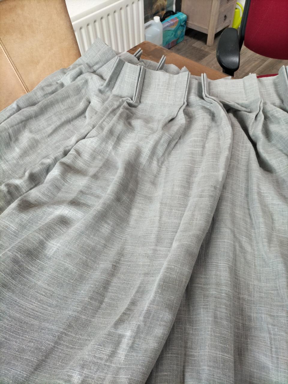 IN BETWEEN GORDIJNEN