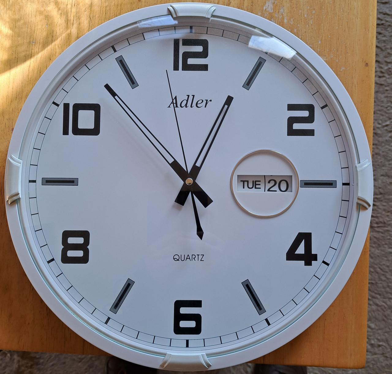 Nieuwe ADLER wandklok met kalender