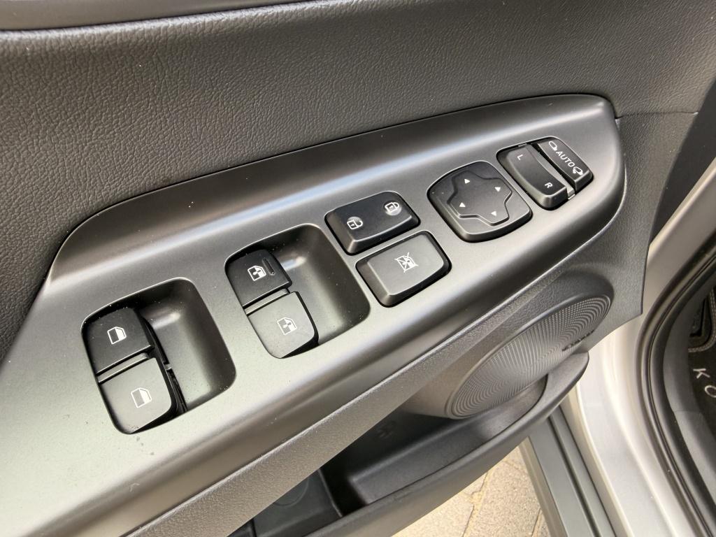 Hyundai Kona ev premium 64 kwh 3 fase | luxe uitvoering | navigatie | hud |