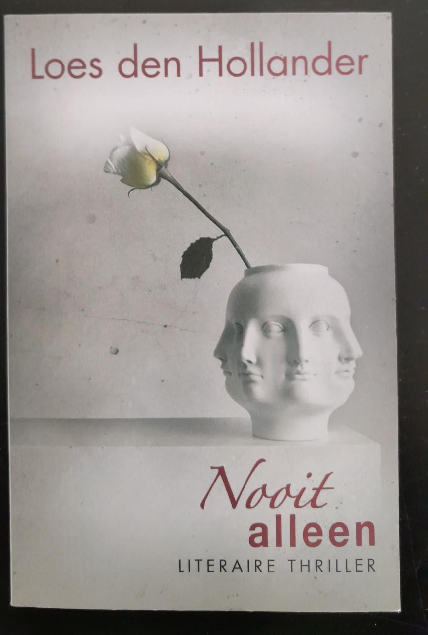 Loes den Hollander - Nooit alleen.