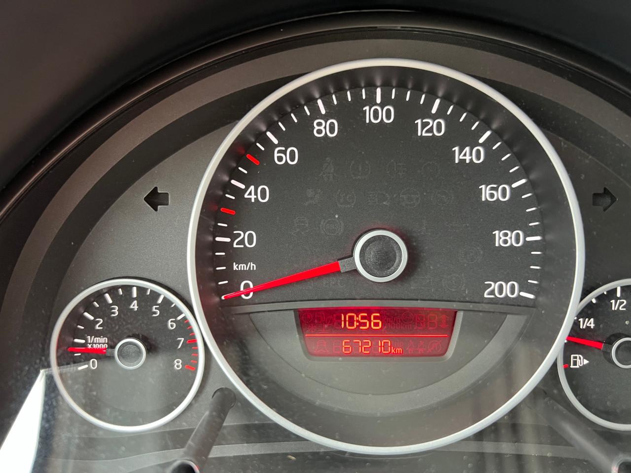 Als nieuw, VW Up uit 2013 met slechts 67.000 km Panoramadak!!