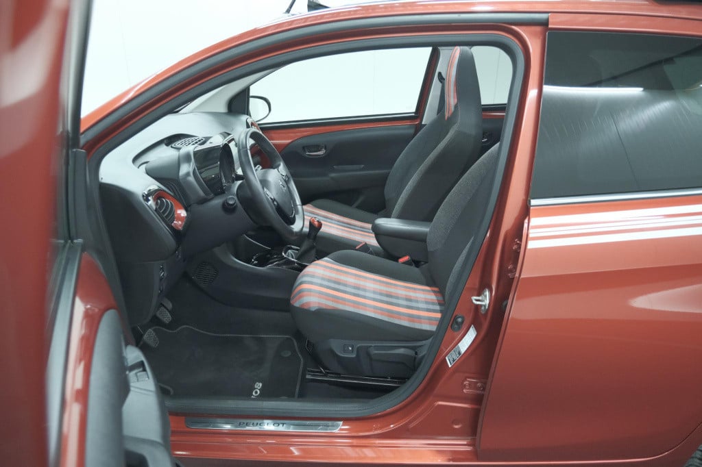 Peugeot 108 1.0 e-vti allure top! | elektrisch vouwdak | trekhaak | camera 