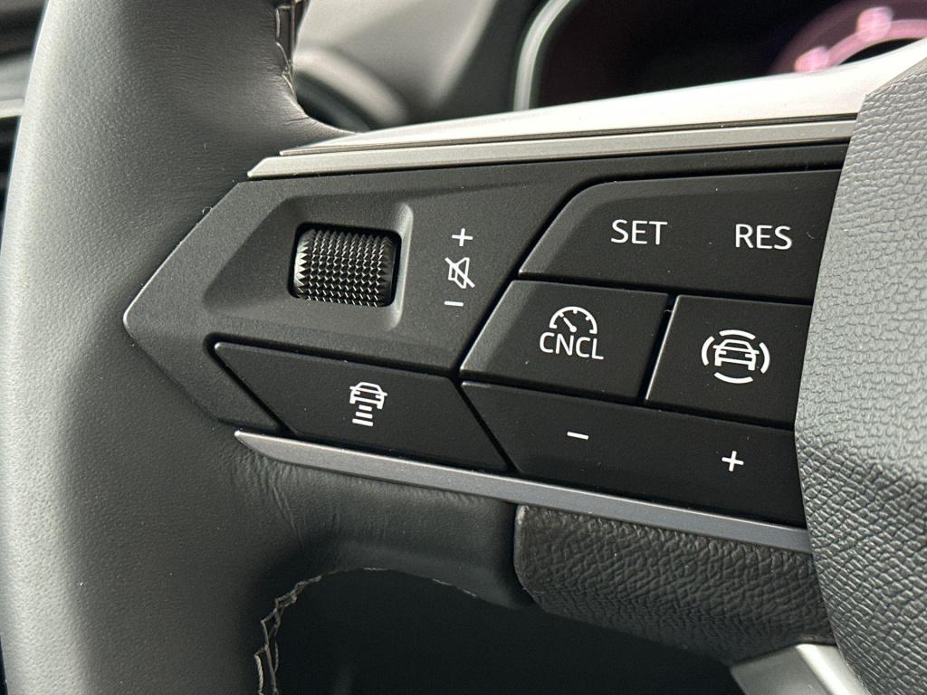 Seat Leon style business intense 1.5 tsi ehybrid 150 kw / 20