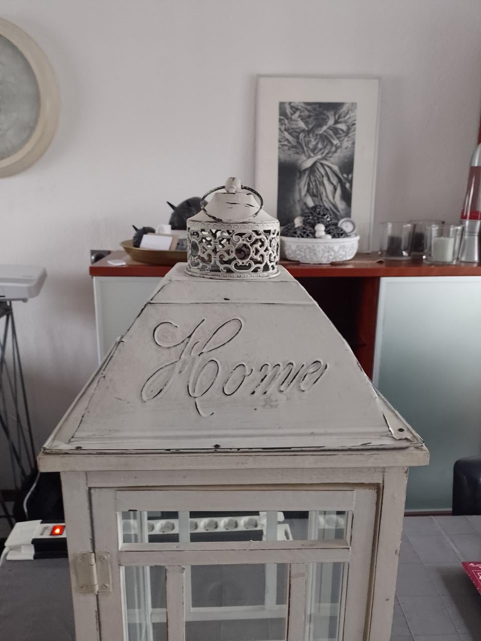 Groot windlicht in witte kalkverf-landelijke stijl