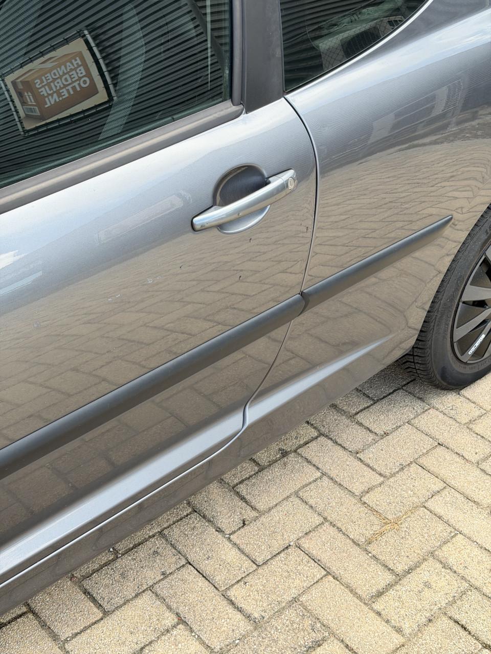 Peugeot 207 zuinig 1.4 + Airco, Weinig KM, onderhoud gehad.
