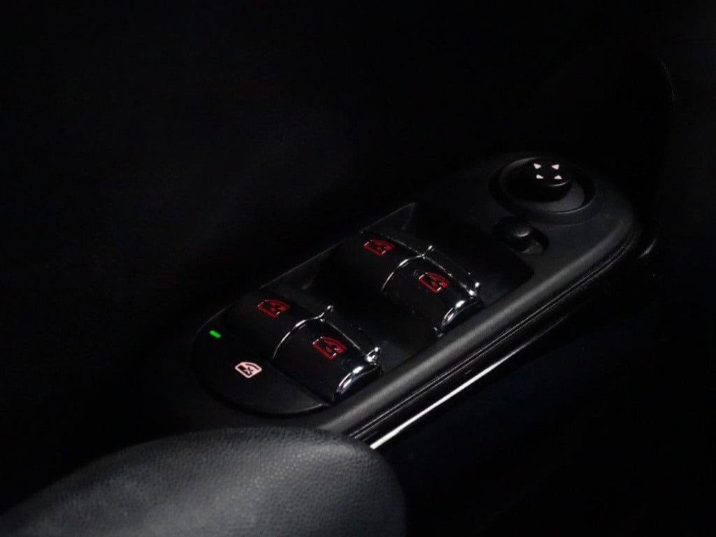 Mini Cooper mini 1.5 serious business automaat | jcw pack | king's cross