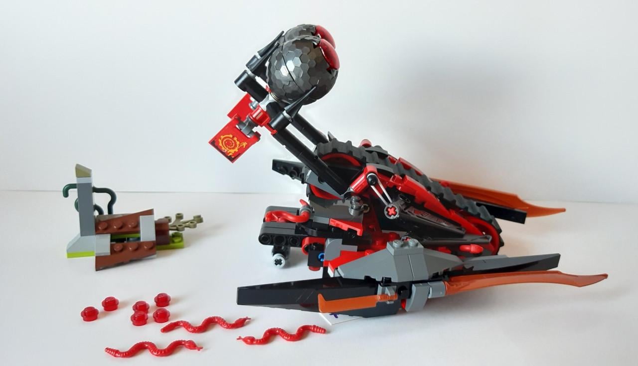 LEGO NINJAGO 70624:  Vermillion Invasievoertuig