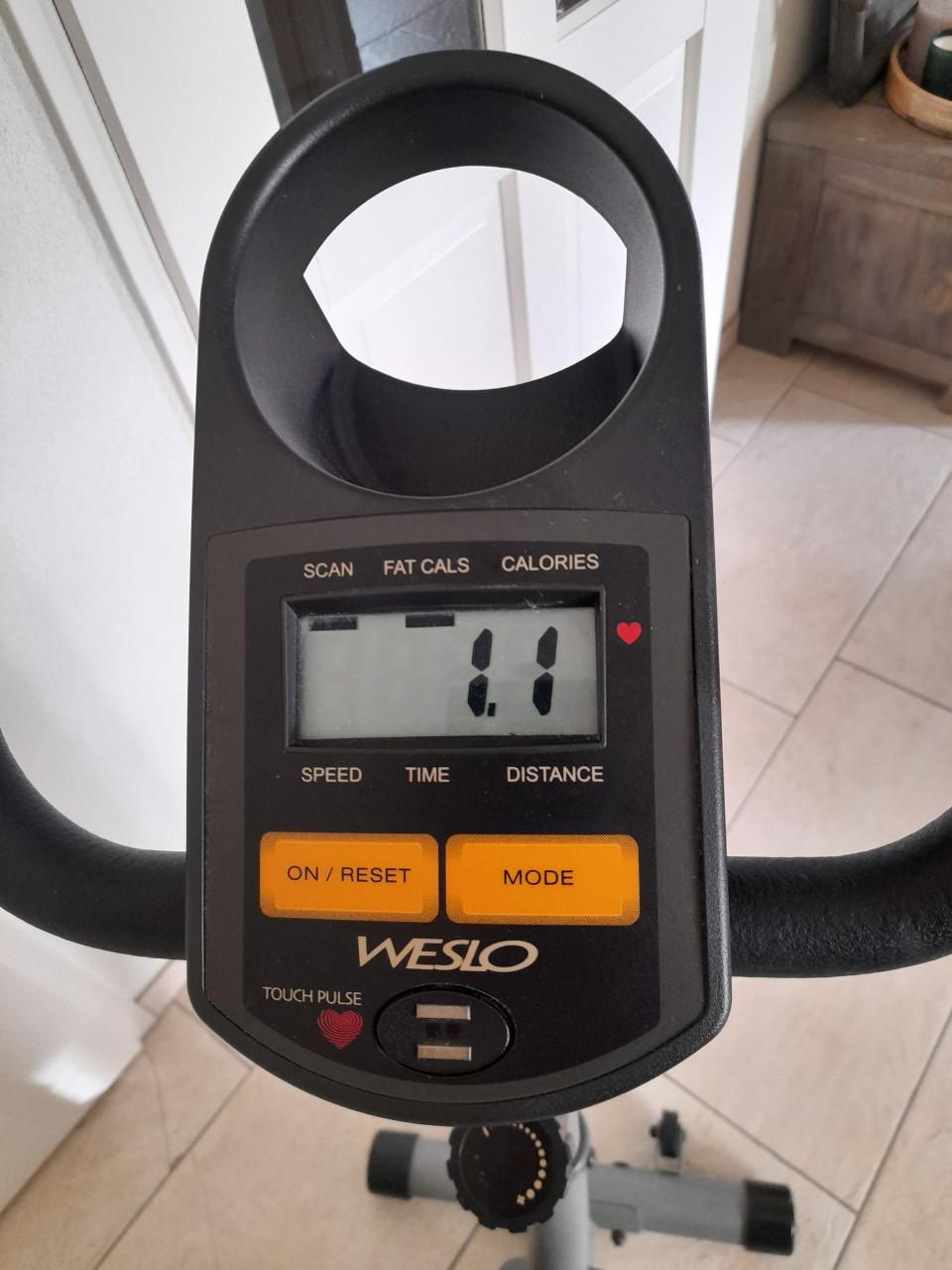 Hometrainer (werkt naar behoren ) in goede staat!  In zwaarte verstelbaar
