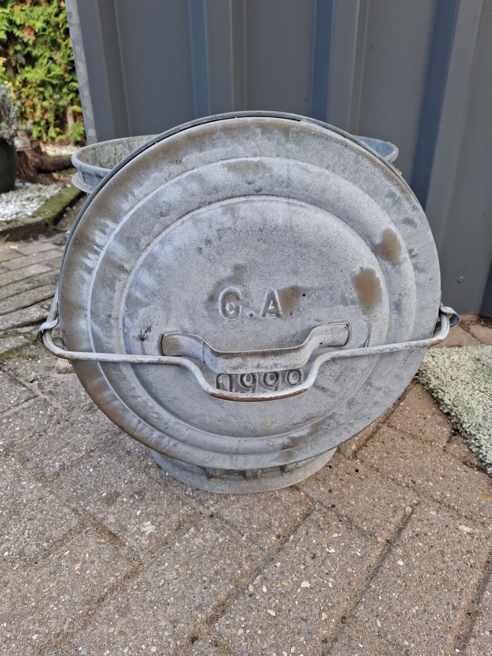 Zinken vuilnisbak