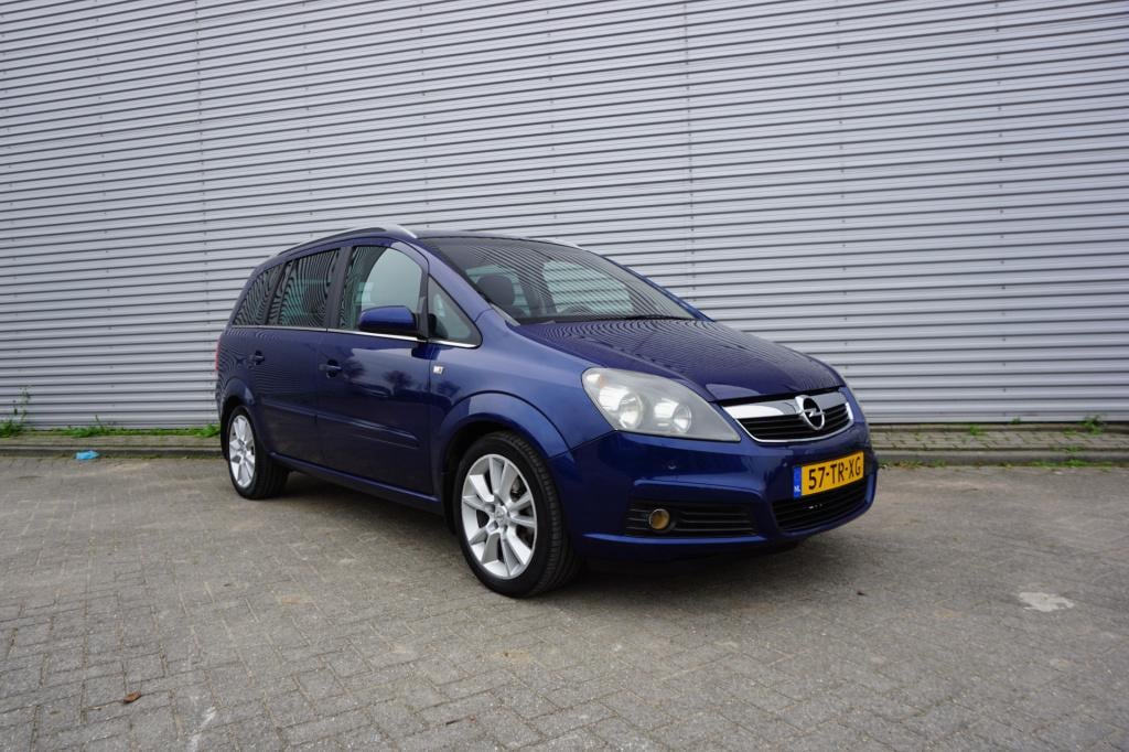 Opel Zafira 1.8 cosmo airco / cruise / elektr. ramen / parkeers. / trekhaak