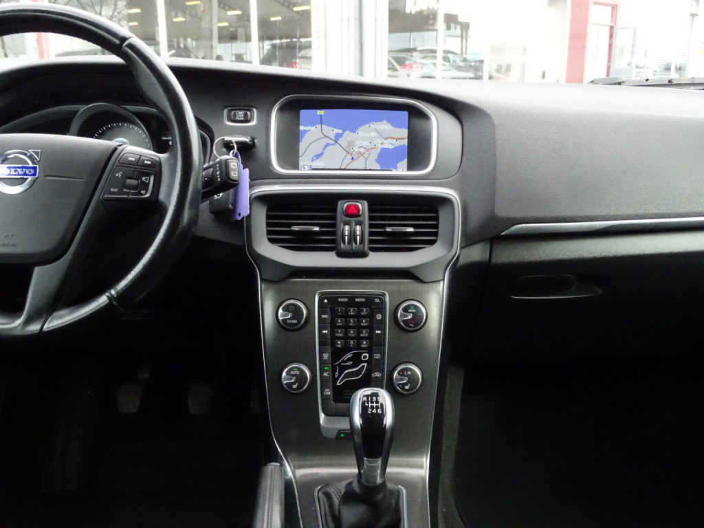 Volvo V40 1.6 t2 momentum | stoelverwarming | navi | bluetooth