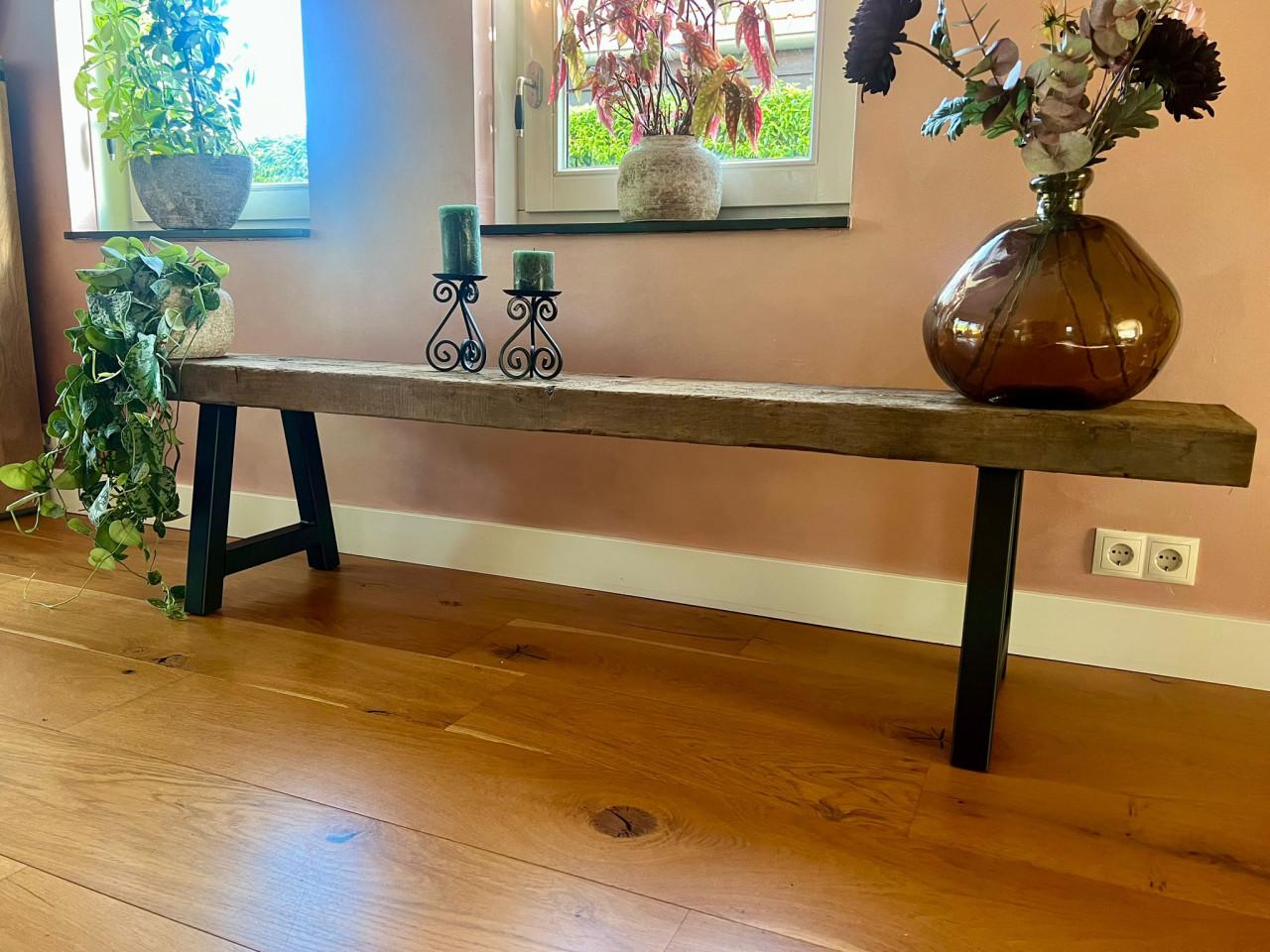 Kloosterhouten TV-/decoratiemeubel