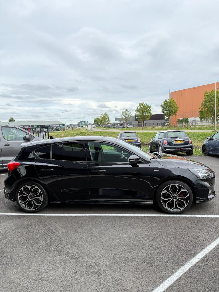 Ford Focus 1.0 ecoboost st line business