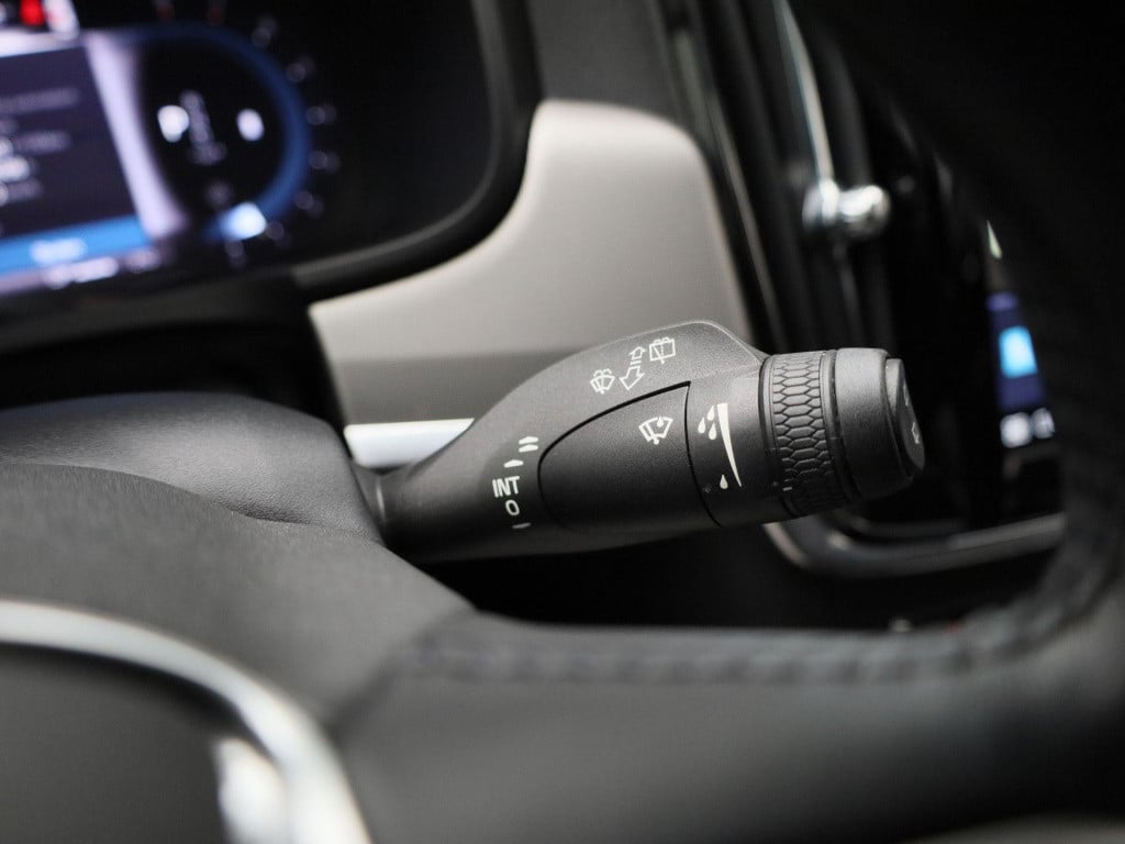Volvo V90 2.0 b4 momentum business | automaat | navigatie | leder | apple c
