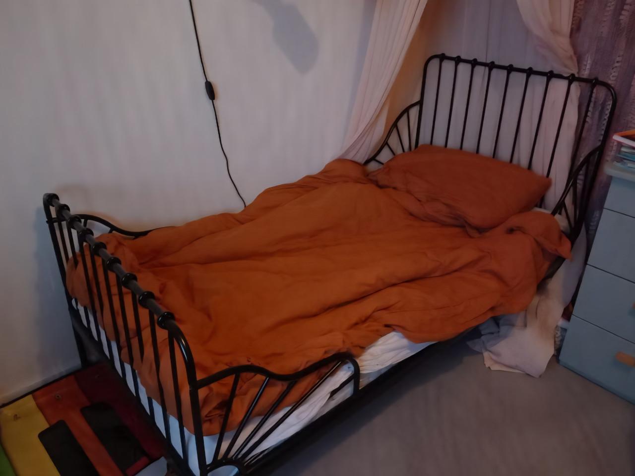 Zwart meegroeibed