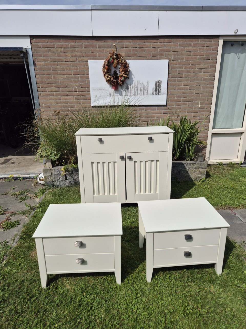 Mooie witte nachtkastjes