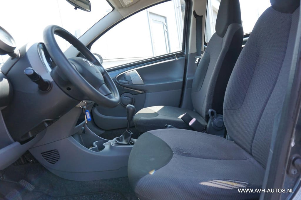 Toyota Aygo 1.0-12v sport