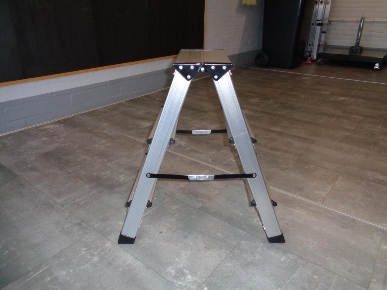 Trap dubbel 2 x 3 treden aluminium