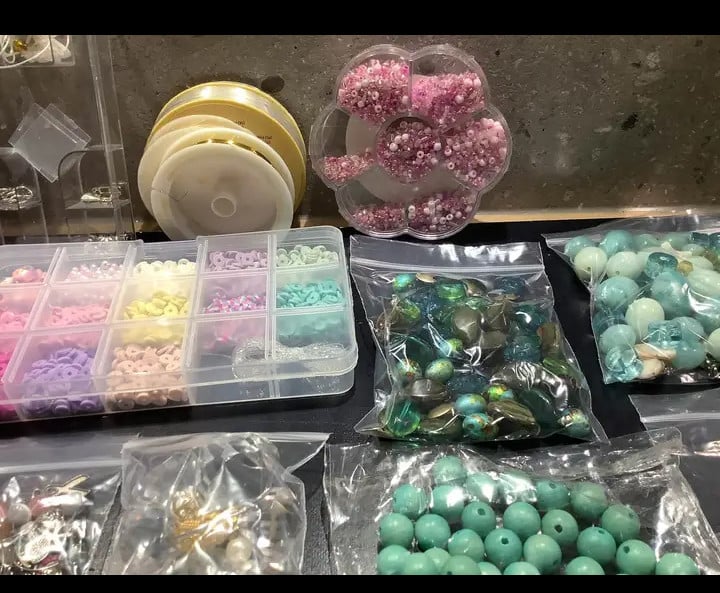 Grote partij om sieraden te maken