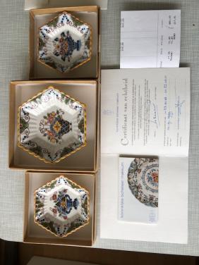 Makkummer bordjes met documenten