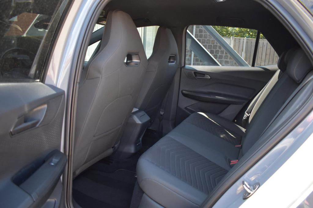 Cupra Born business one 62 kwh soh 93.2% | stoelverwarming | camera | nap |
