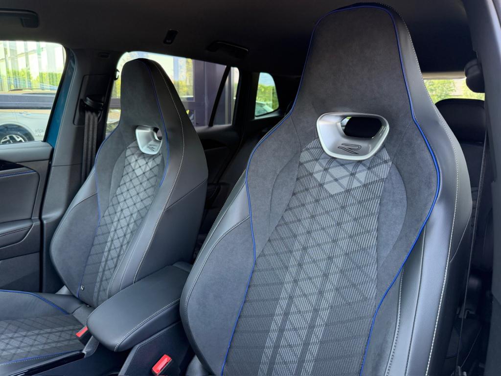 Volkswagen Tiguan 1.5 etsi 150pk dsg r-line | black line | 360 camera | sta