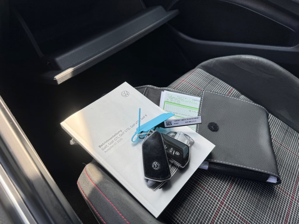 Volkswagen Golf 2.0 tsi gti * camera * stoel + stuur verwarming * carplay