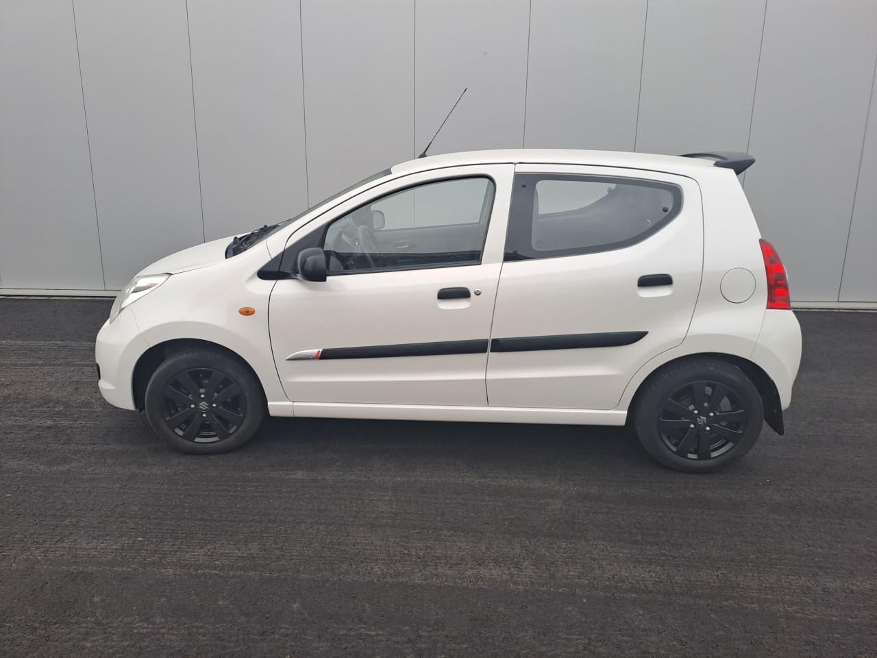 Suzuki Alto 1.0 celebration wit metallic
