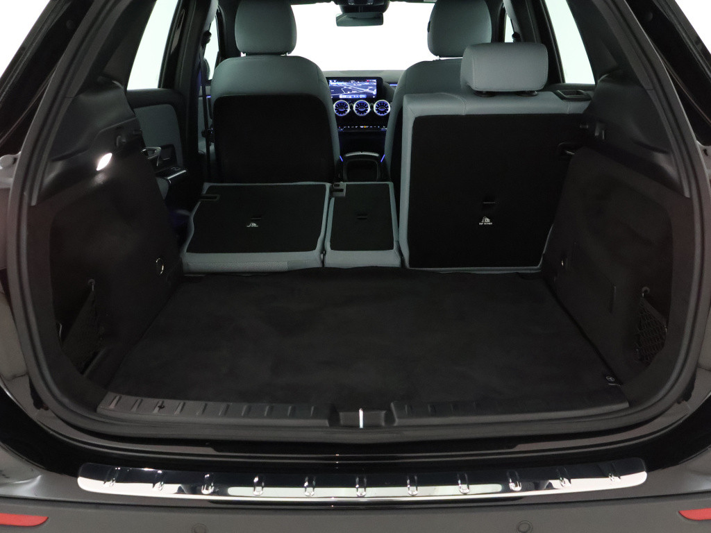 Mercedes-Benz Gla-klasse 250 e face lift plug-in hybride | dodehoek assist 