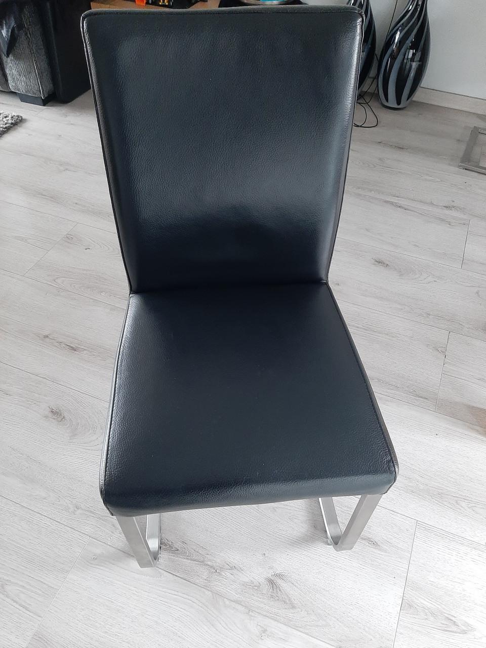 Eetkamertafel, salontafel, dressoir en bijzettafeltje