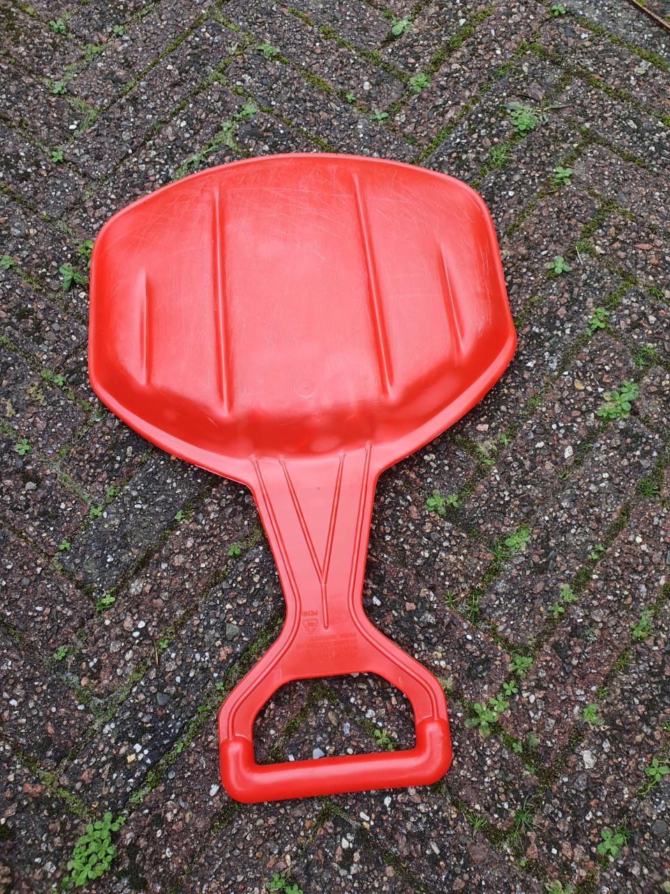 Kunststof slee met handvat