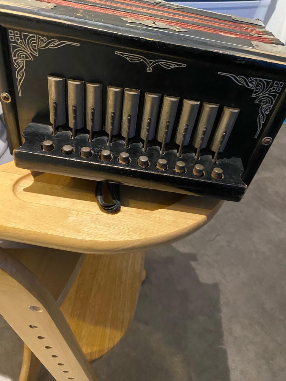 Antieke accordeon