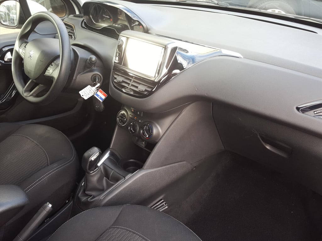 Peugeot 208 blue lion 1.2 pt-82pk 5d navigatie | apple carplay & android au