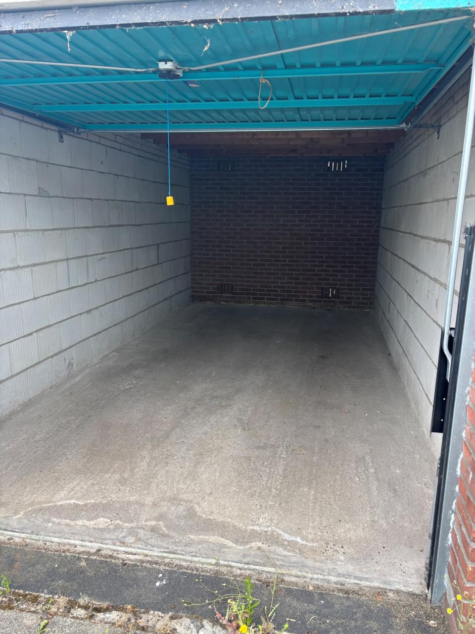 Nette en ruime garagebox te huur in Oost-Souburg