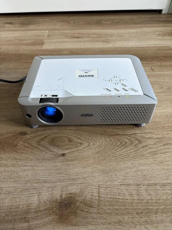 Sanyo ProXtraX Projector – PLC-XU7301 – Grijs 🎥
