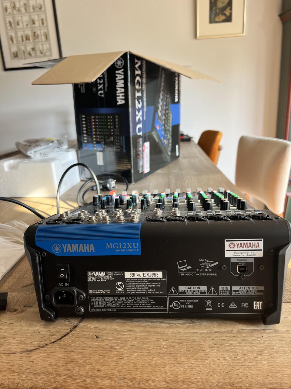 Yamaha MG12XU  mixer