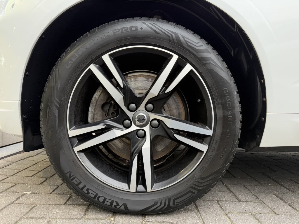 Volvo XC60 b5 264pk r-design| panodak| adap.cruise| 360camera| h&k sound