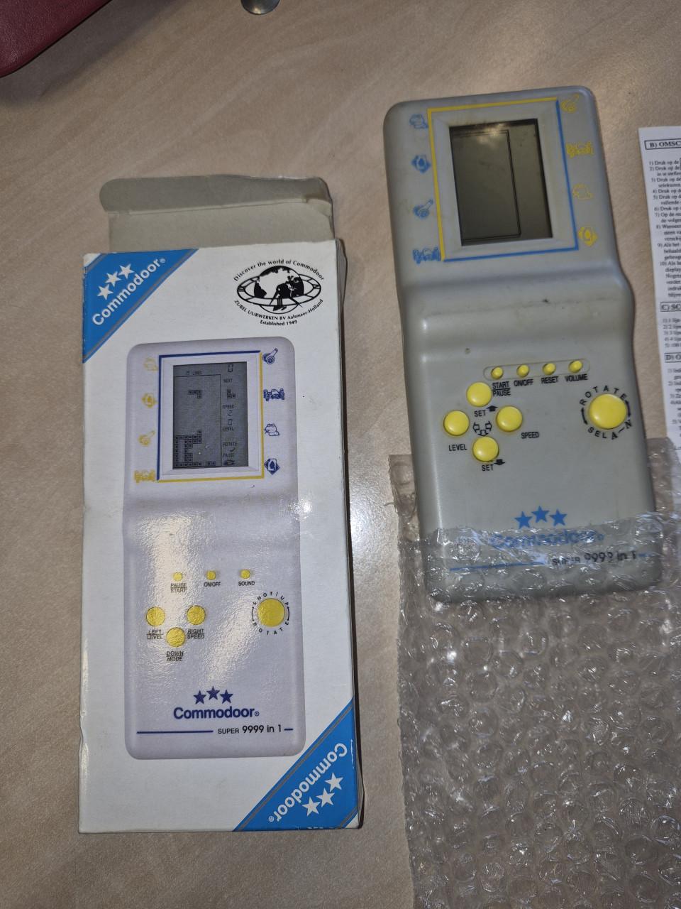 Commodoor Super 9999 in 1 spelcomputer te koop