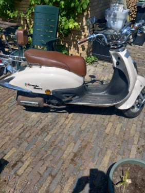 Leuke retro scooter